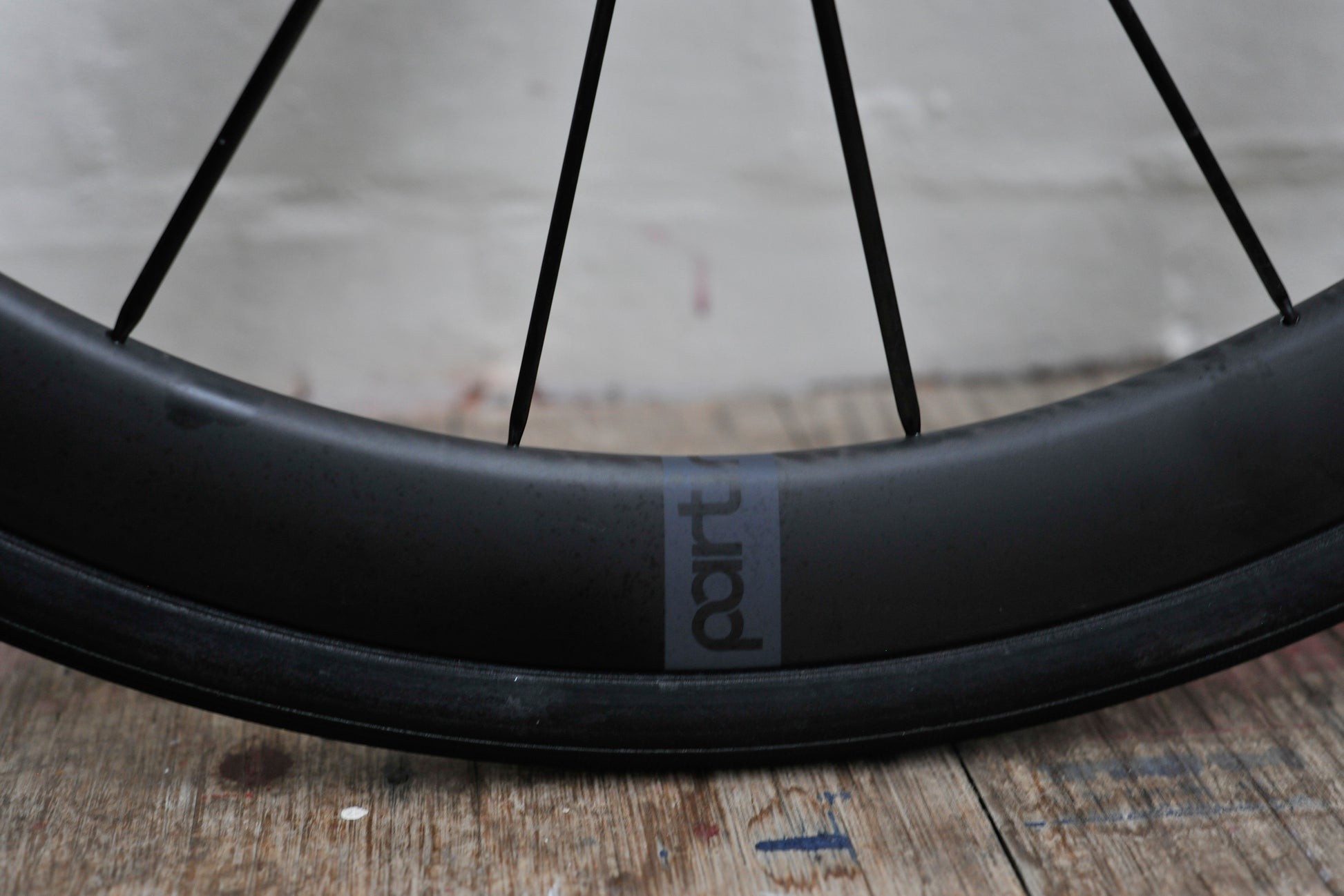 A close up of the Partington Logo on an R-Series MKII Wheel