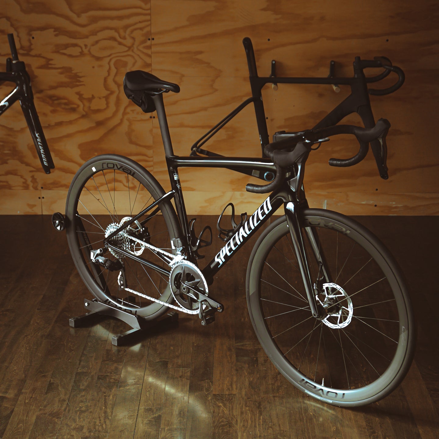 A Specialized Tarmac SL8 road rental bike with SRAM Rival AXS groupset at Metier Cycling and Cafe