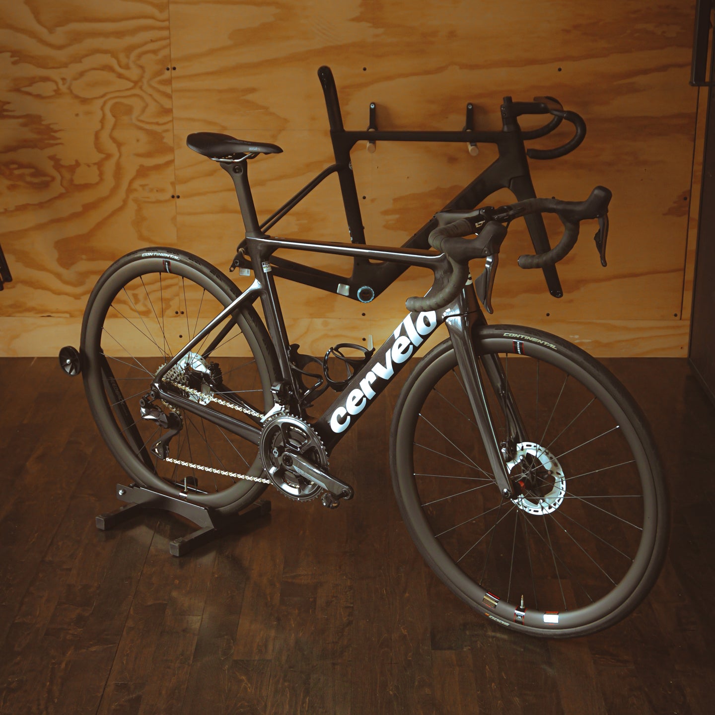 A Cervelo Soloist road rental bike with Shimano Ultegra groupset at Metier Cycling and Cafe