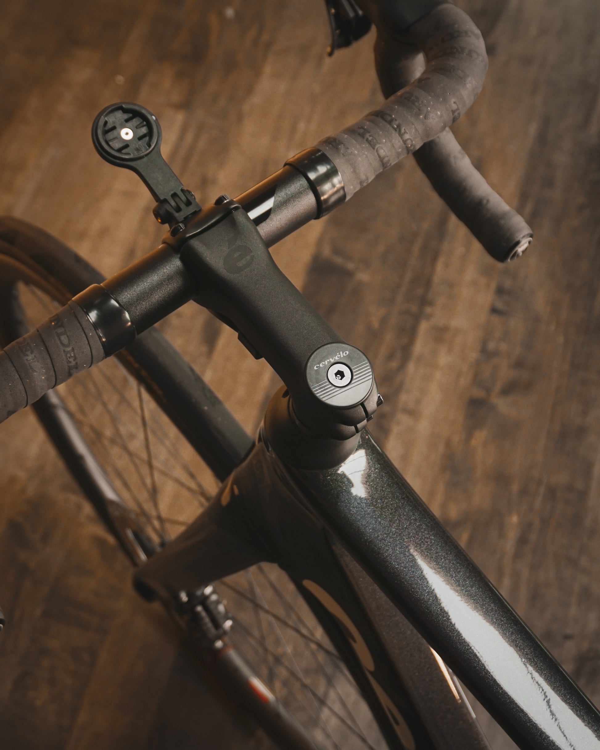 A top-down view of the cockpit of a Cervelo Soloist road rental bike at Metier Cycling and Cafe